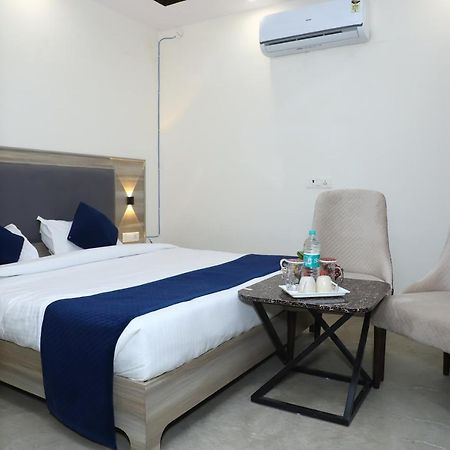 Lyf Corporate Suites - Noida Sector 19 Zewnętrze zdjęcie