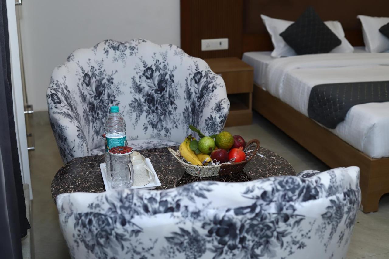 Lyf Corporate Suites - Noida Sector 19 Zewnętrze zdjęcie