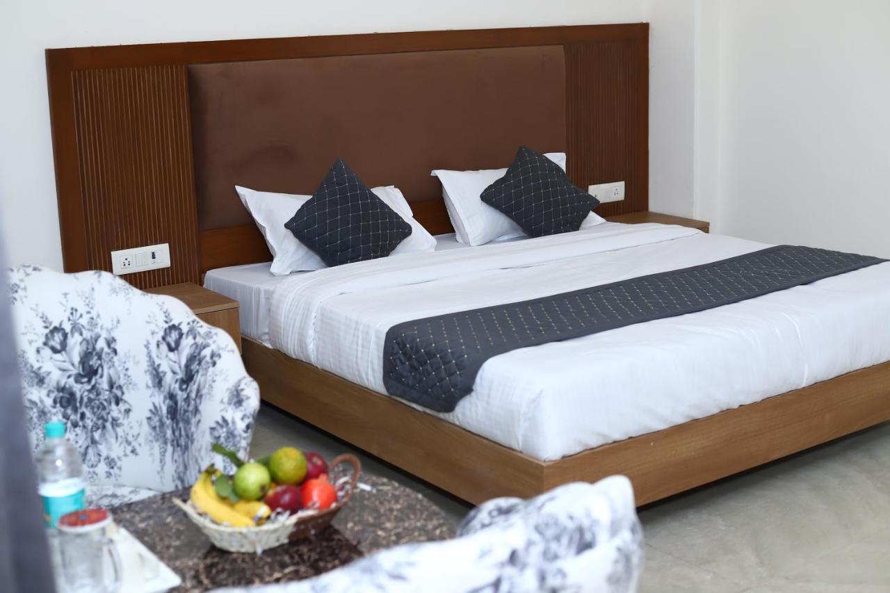 Lyf Corporate Suites - Noida Sector 19 Zewnętrze zdjęcie