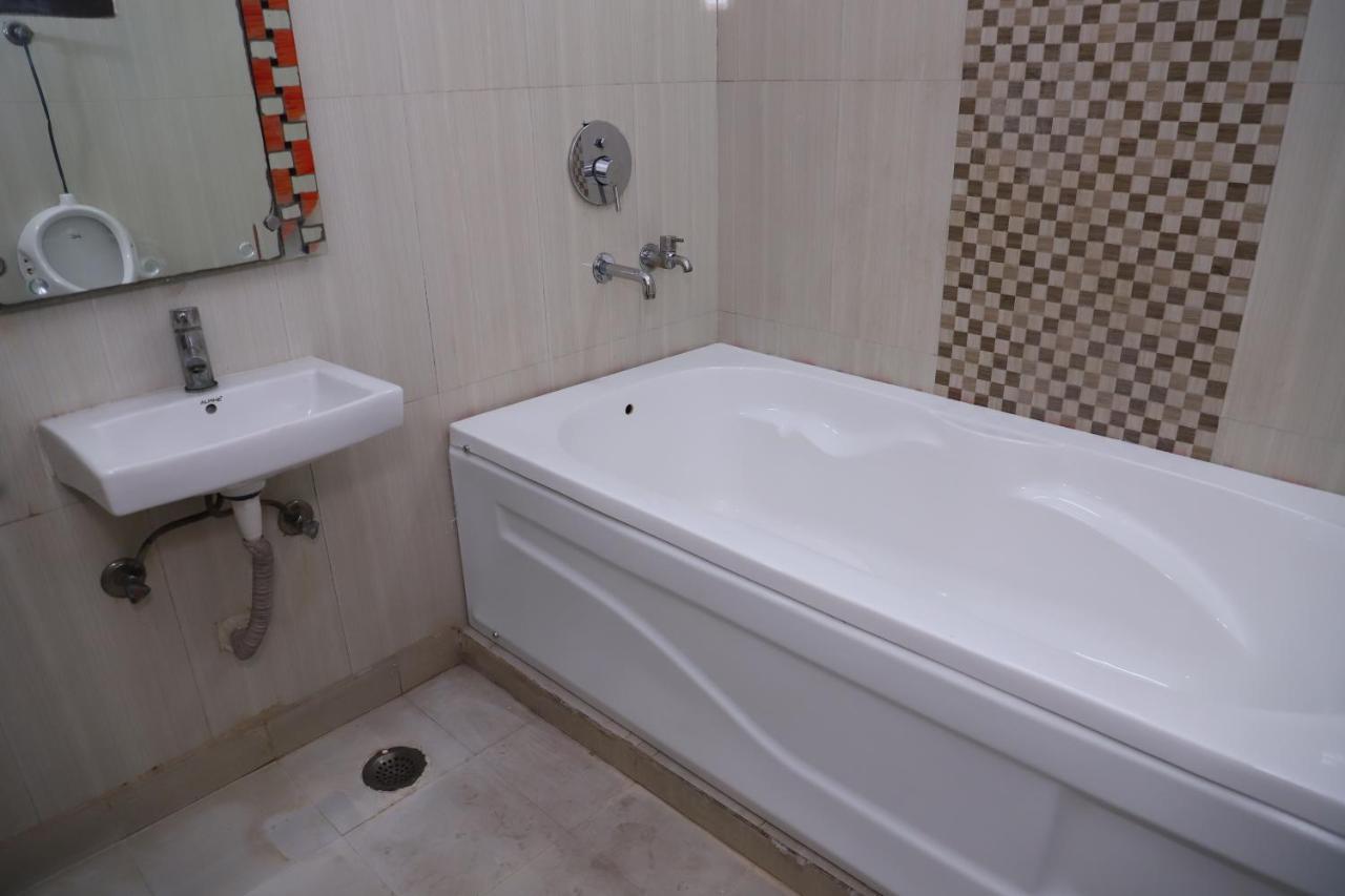 Lyf Corporate Suites - Noida Sector 19 Zewnętrze zdjęcie