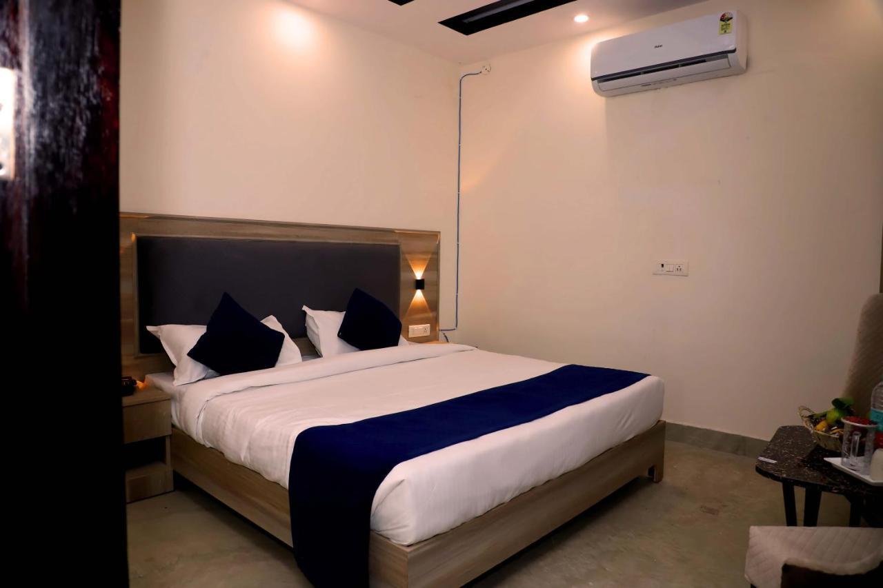 Lyf Corporate Suites - Noida Sector 19 Zewnętrze zdjęcie