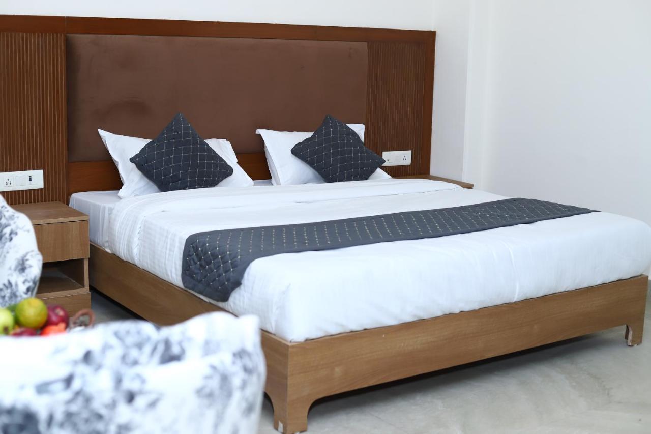 Lyf Corporate Suites - Noida Sector 19 Zewnętrze zdjęcie